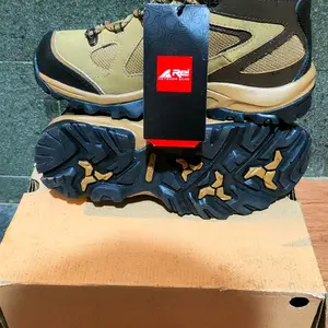 sepatu treking hiking