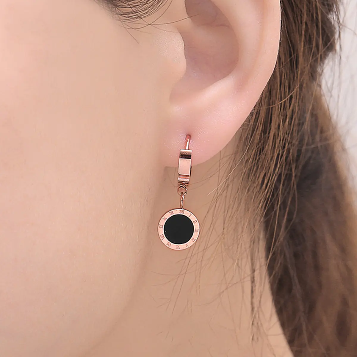 Anting Gantung Bulat Mata Hitam Bahan Titanium