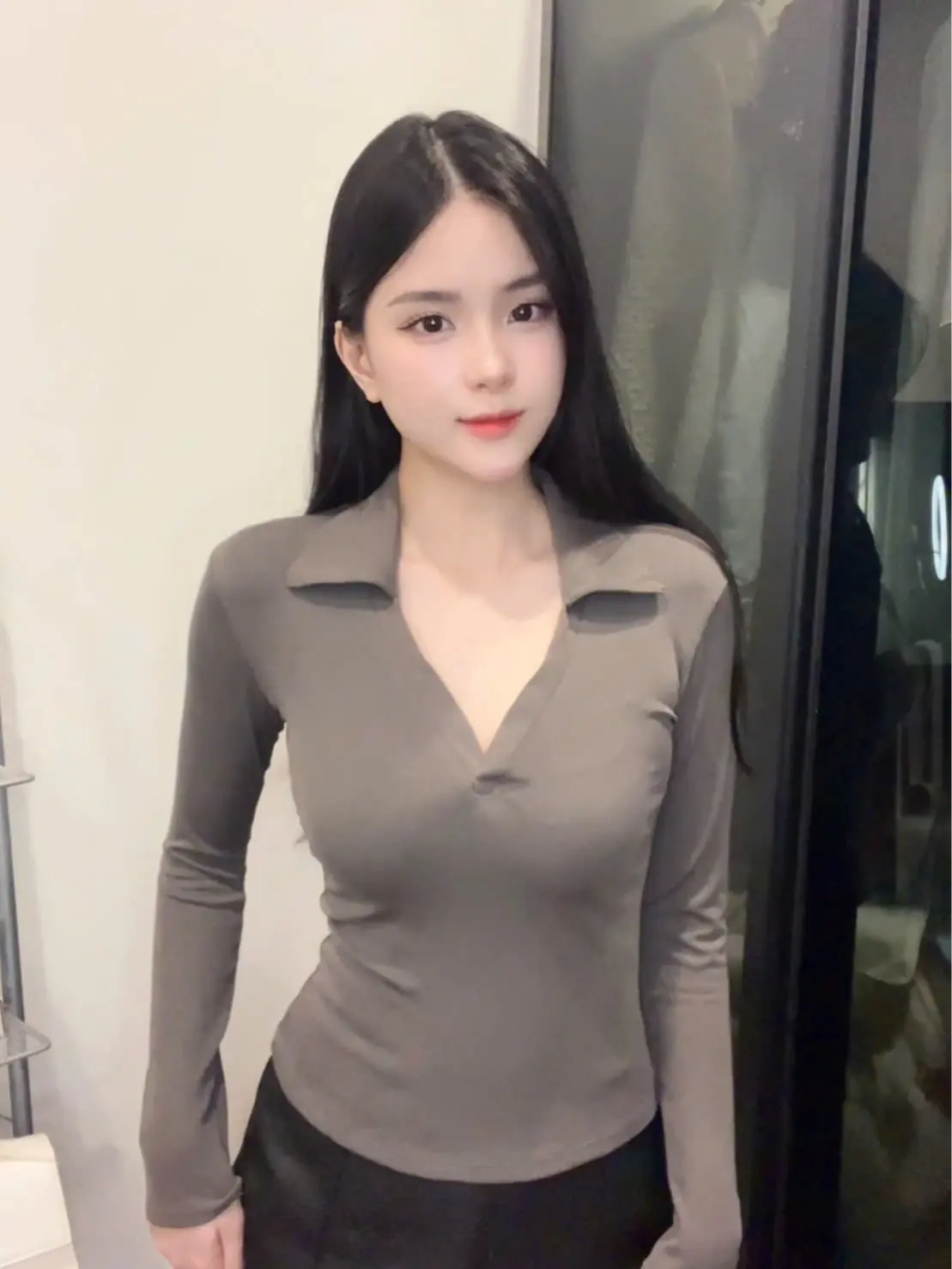 Áo thun nữ dài tay Cổ V dáng ôm body cách điệu thiết kế trendy - Mã 6 áothunnu