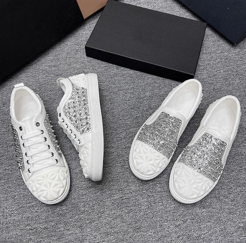 Giày Slipon PL Trắng Họa Tiết Kim Tuyến Lấp Lánh Và Đinh Gắn Thân Giày