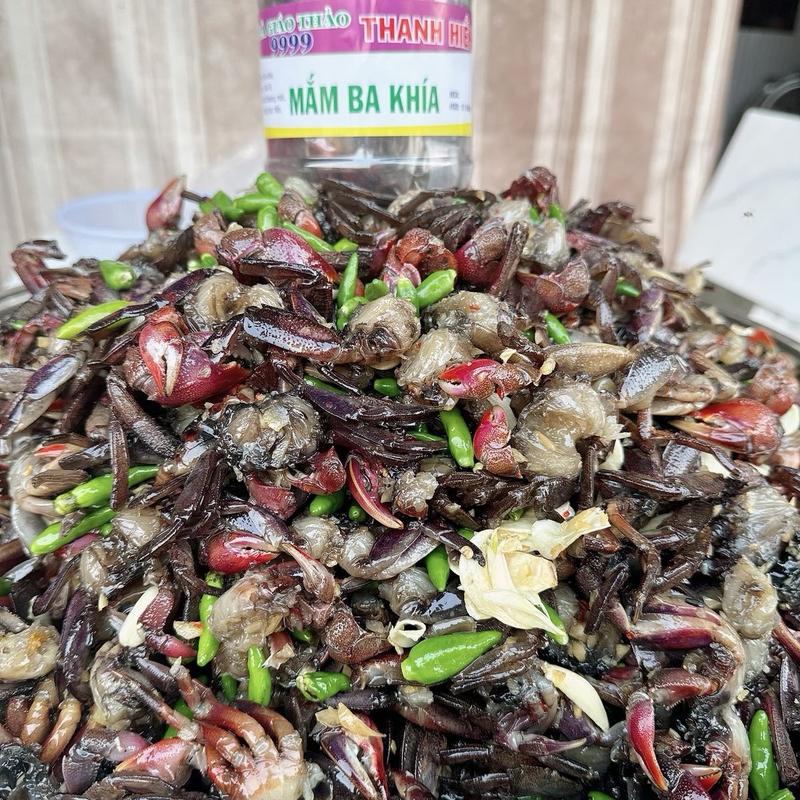 Ba Khía Sữa Trộn Tỏi, Ớt Xanh 1 Hũ Trọng Lượng 700gr, (gồm 500gr ba khía, 200gr nước), vị dịu, đậm đà, tỏi ớt Food