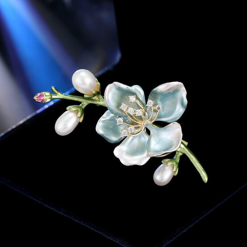 Product Introduction of Elegant Chinese style dress, cheongsam, chest flower, freshwater pearl, multi-purpose anti glare magnolia, high-end brooch 6