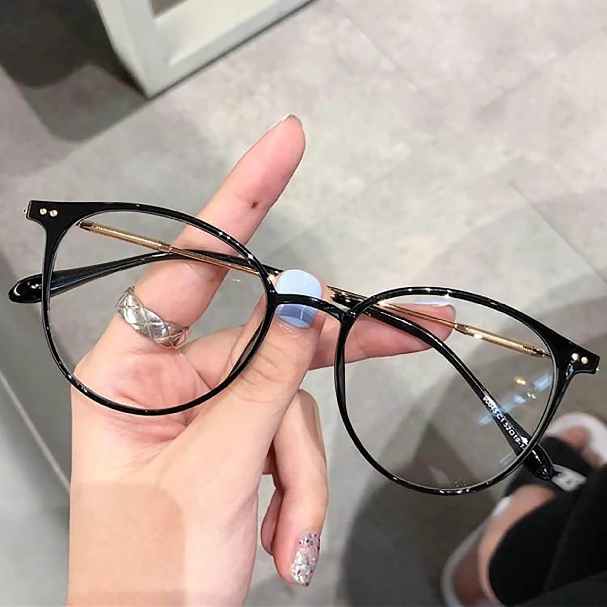 Kính mắt mèo Hàn Quốc (0-4 độ)  phong cách Hàn Quốc, chát liệu hợp kim và nhưa.