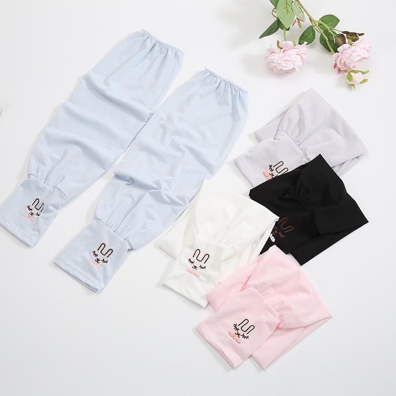 Product Introduction of Summer Best-Selling Rabbit-Printed Ice Silk Arm Sleeves, Loose-Fit Thin Design for UV Protection, Perfect for Outdoor Activities and Cycling 2