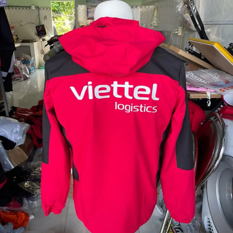Áo khoác gió Viettel Logistics màu đỏ đen chất vải gió lót lưới thoáng mát aokhoac nam Jacket Menswear Nhung 0