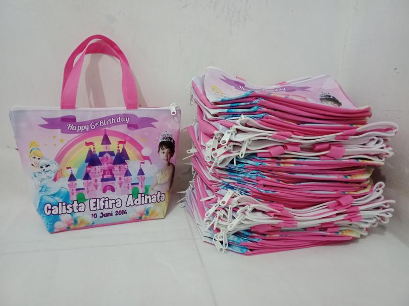Tas Ulang tahun model perahu zipper isi 30 pcs menggunakan bahan banner frontlite dan Kain spunbond 1