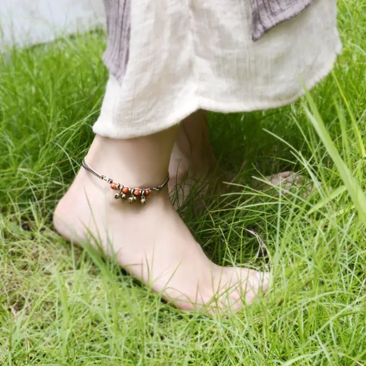 Gelang Kaki Loceng Satu Langkah, Segar dan Retro, Reka Bentuk Artistik, untuk Wanita dan Pelajar, Seramik Minimalis, Sesuai untuk Teman Wanita, Serba guna, dengan Loceng