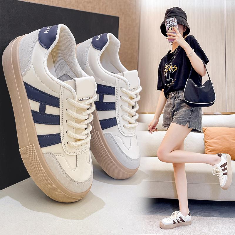 Giày thể thao nữ Hàn Quốc G1 viền kẻ 3 đường kẻ chất xịn êm ái đế bánh mì, da PU dễ vệ sinh, màu trắng kem, chuẩn size, Sneaker Shoes, đế Cao Su, Đế thấp Cao 3cm giày bata già _ y giày nữ phù hợp Jean Nhung Tặng tất giày  nữ dây