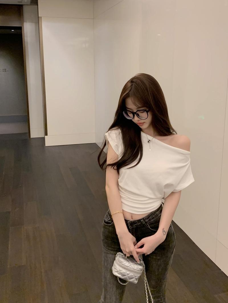 Product Introduction of Skinny Sexy White Y2k Crop Top Women Off Shoulder Spring T-shirt Korean Style Black Blouse Tees 2024 Summer Fashion Clothing 22