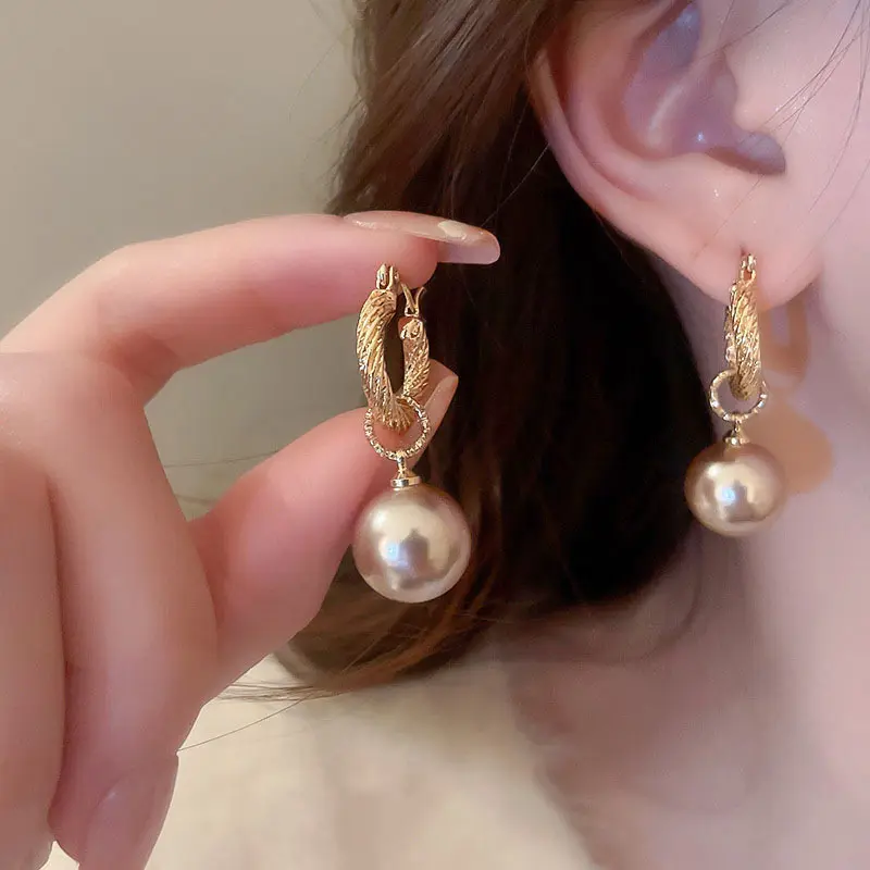 French Style Light Luxury High-End Large Pearl Earrings Unique Design Retro Elegant Hoop Earrings Internet Celebrity Style New Earrings