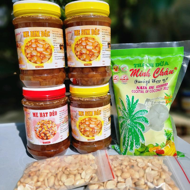 Combo 4 hủ 2,2kg - hủ 550gr ( Me dừa nước, Me dừa nước mít, Me đác, Me Đác Mít, Me dẻo, Me đác chanh dây) vị chua ngọt [ Tặng túi thạch dừa 500gr] kèm 2 gói đậu phộng rang nhà Ăn Vặt 4