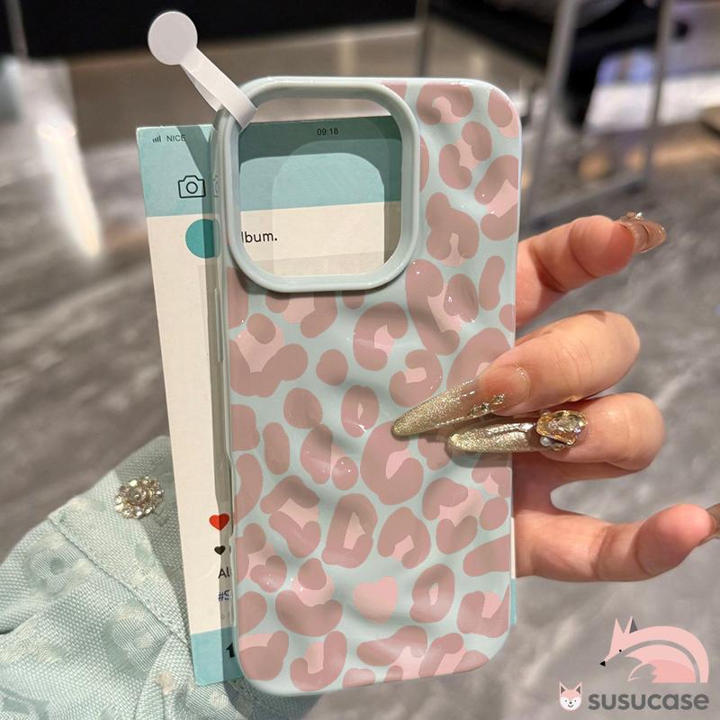 Case HP Untuk Realme C63 C31 C51 C33 C55 C53 C35 C30 C25 C12 C25S Note 50 60 C21Y C25Y C21 C20 C11 C20A C15 7i 5 5i 5S 6i C3 C17 Sweet Pink Leopard Print Gelombang Ruffle Air Mengkilap Soft Cover Case HP Untuk Realme C63 C31 C51 C33 C55 C53 C35 C30 C25 C12 C25S Note 50 60 C21Y C25Y C21 C20 C11 C20A C15 7i 5 5i 5S 6i C3 C17 Sweet Pink Leopard Print Gelombang Ruffle Air Mengkilap Soft Cover