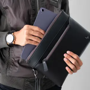 EGLS Arosa Black Clutch Pria Keren Muat iPad 10 inci Kulit Sintetis Premium Tekstur Nappa Polos Formal Kerja Elegan PU Leather Plain Hitam