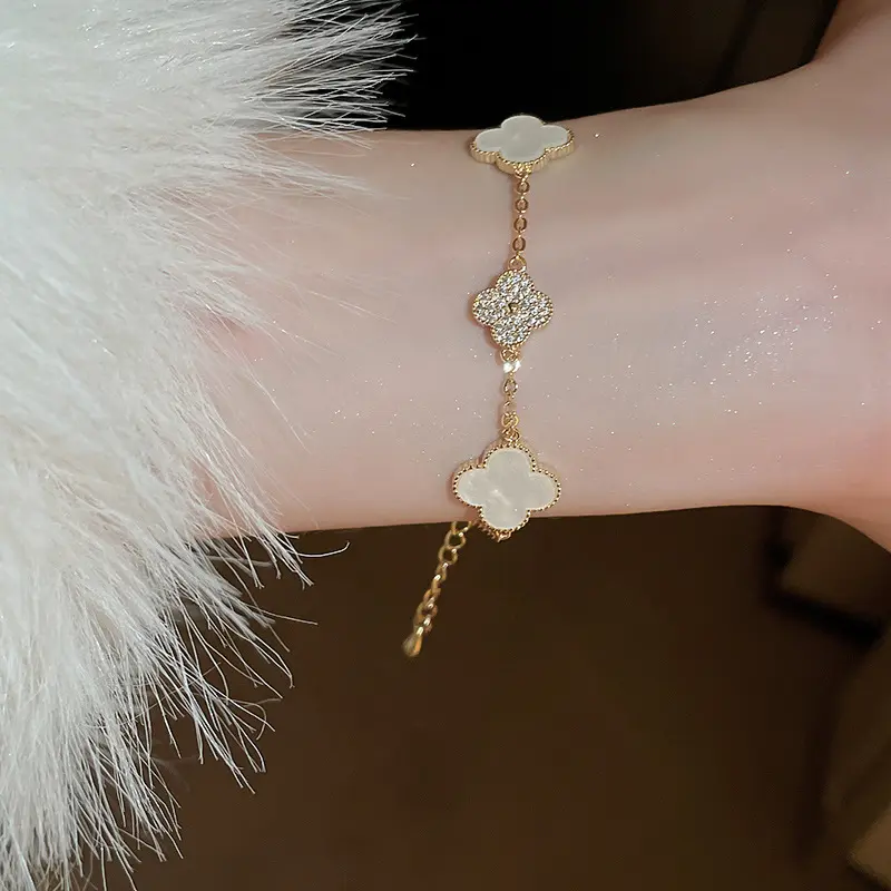 Gold plated zircon flower bracelet/fashion Sweet Ladies Bracelet/light luxury temperatre jewelry/shiny bracelet