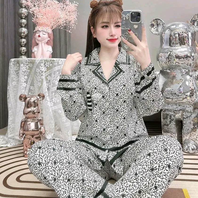 Bộ pizama nữ LỤA LA TIN TƠ TẰM cao cấp. From 40-60kg họa tiết ông xám. Quần có túi. Bộ Nữ Women