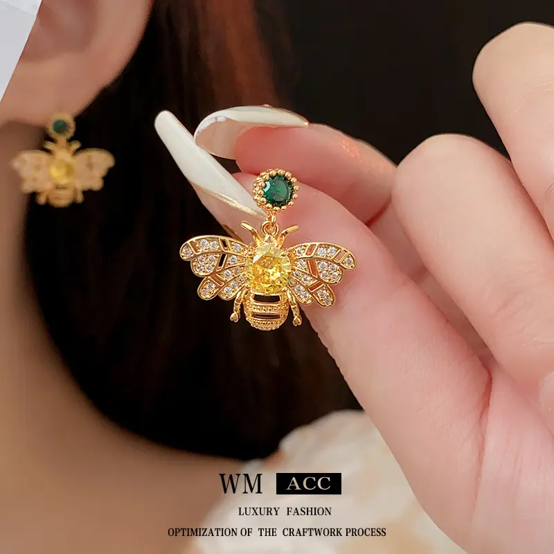 Silver Needle Zircon Bee Compact Metal Earrings, Fashionable and Versatile Earnail Style, Light Luxury and High End Earrings