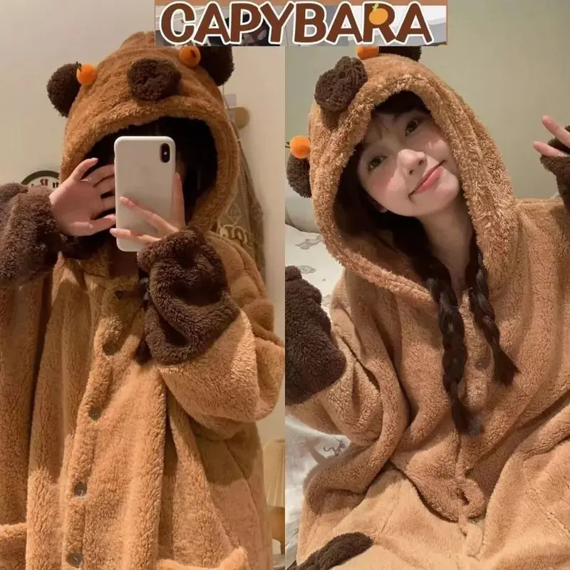 (FreeSize 40~65kg)Áo choàng ngủ Capybara dáng rộng vải lông cừu mềm mại có mũ trùm đầu(MHB00170BBVT) 0