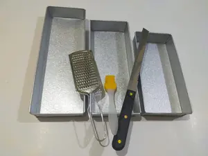 3 pcs loyang brownies, pisau, parutan, kuas silikon