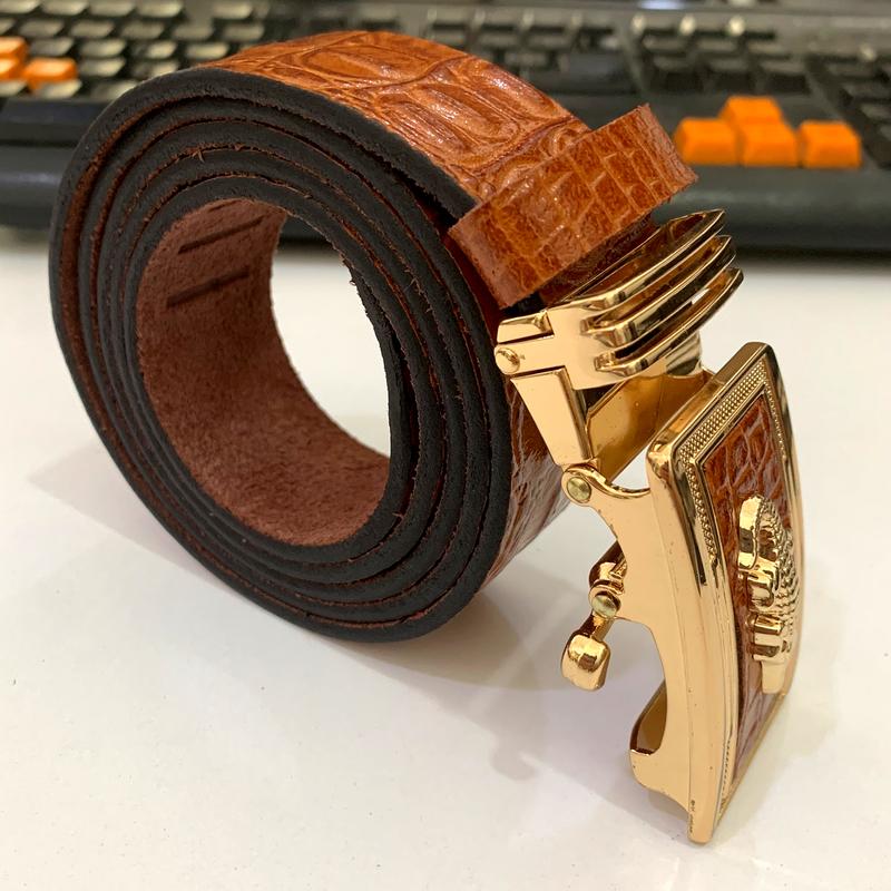 Top Thắt Lưng Nam Cao Cấp ANDOMEDA Màu Nâu Nhạt Da Bò 1 Lớp Dập Vân Cá Sấu Mặt Khóa Tự Động Vàng Andromeda Bản 3,4cm