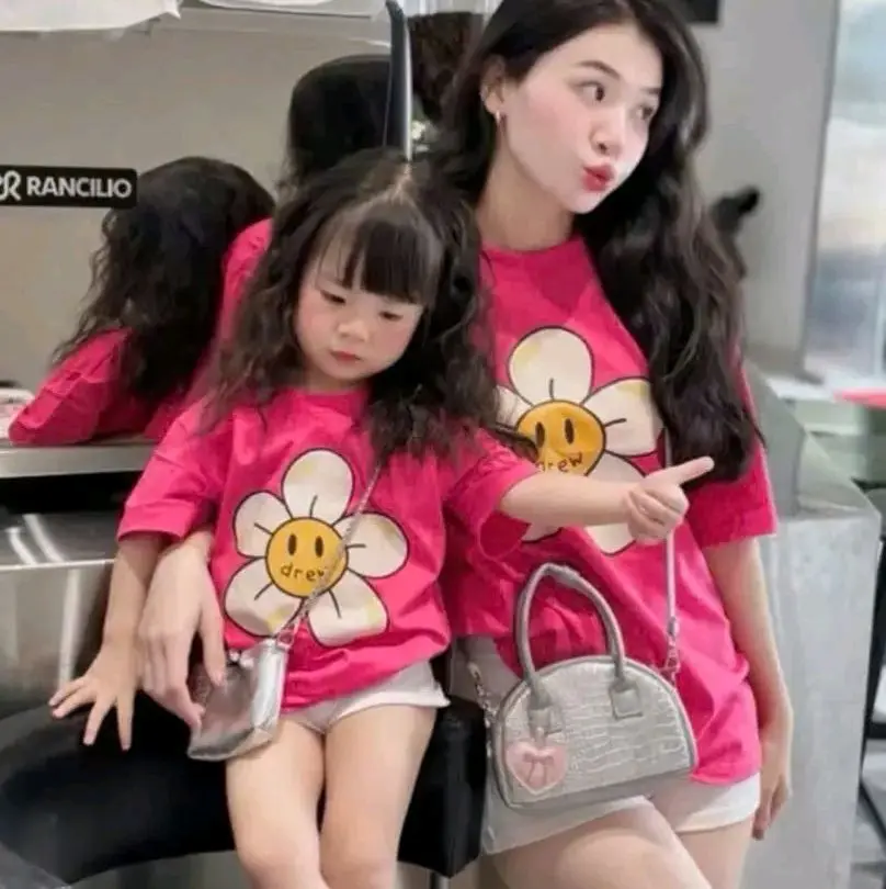 Áo đôi cho mẹ và bé unisex cho mẹ và bé gái!