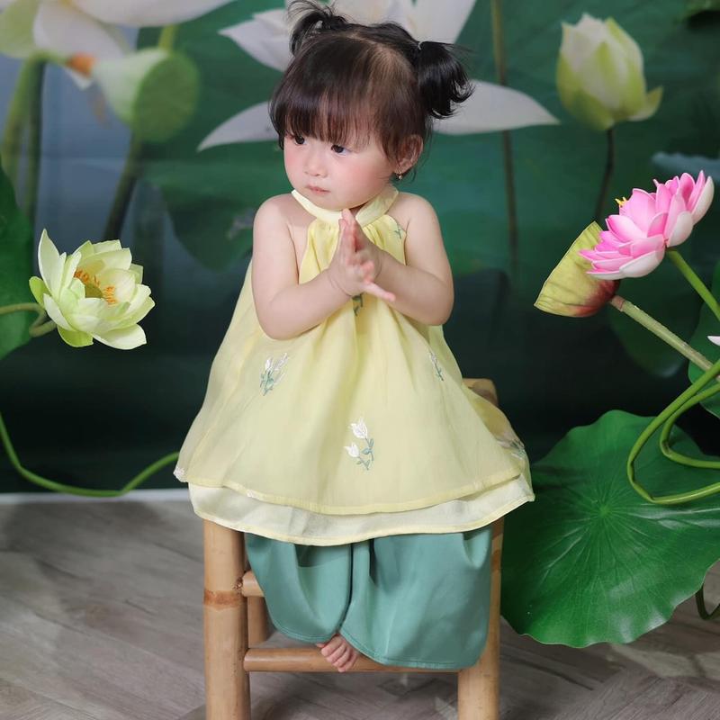 Set yếm mẹ con vàng lông gà thêu nhẹ nhàng xinh xỉu 5