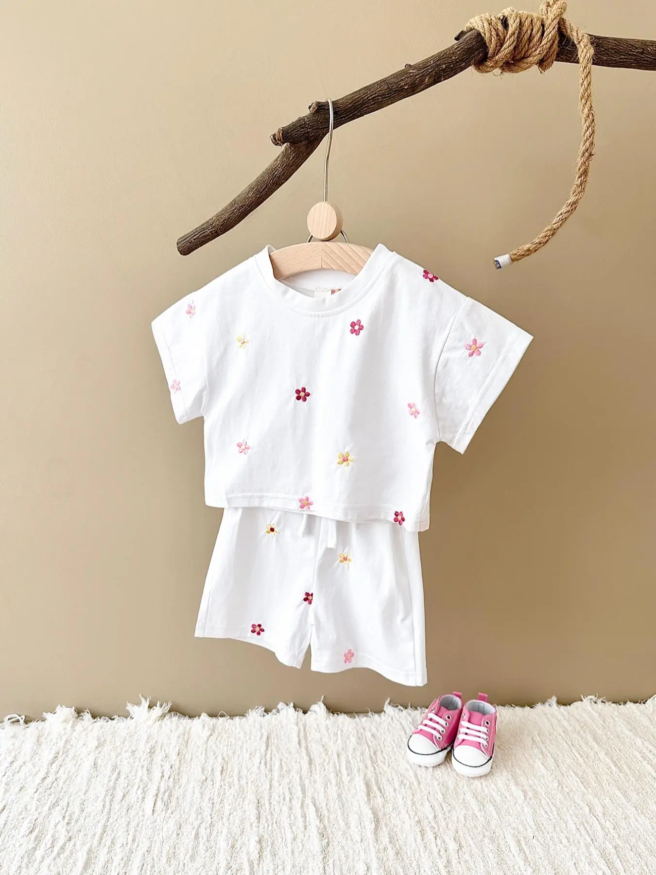 Baby Girls' Flower Embroidery Short Sleeve Tee & Elastic Waist Shorts Set, Casual Round Neck T-shirt & Shorts, Summer Outfits Clothes for Infant Toddler Girls
