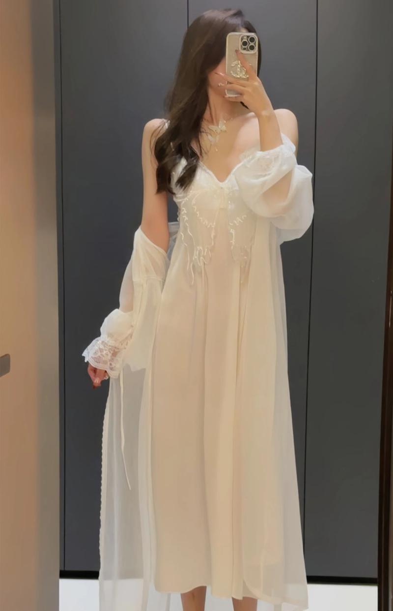 Product Introduction of Váy Ngủ Trượt Dài Lụa Lạnh Hình Bướm, Đồ Ngủ Gợi Cảm, Có Đệm Ngực, Phong Cách Dễ Thương Và Gợi Cảm, Bộ Đồ Mặc Nhà, Hàng Mới Về Ngày: 20242024 Nữ Women Dress Đầm Ngủ 8