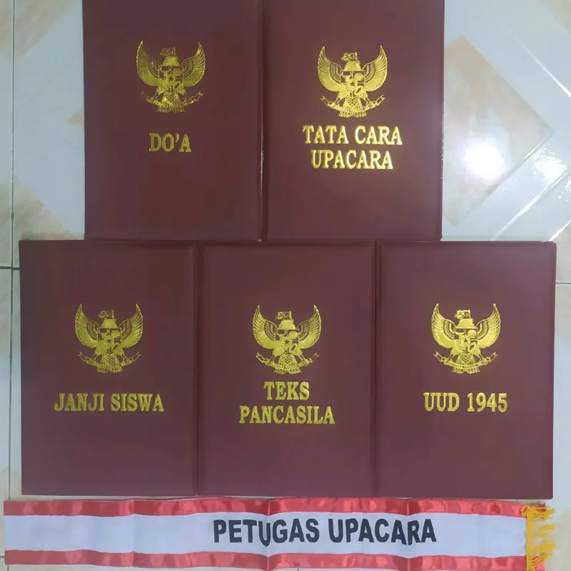 1 SET/5 MAP UPACARA BENDERA BAHAN KULIT SINTETIS SUDAH ADA TEKS /Plastik 1