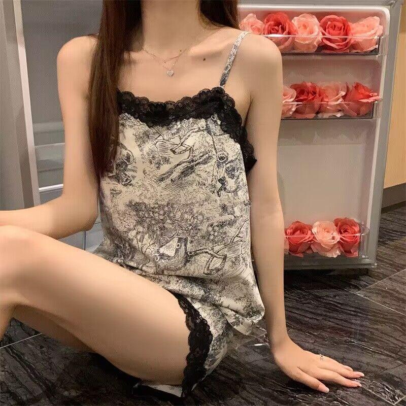 Product Introduction of Bộ Đồ Ngủ Lụa Lạnh Ngoại Cỡ Cho Cô Gái Đầy Đặn, Phong Cách Dễ Thương Và Gợi Cảm, Quần Đùi Có Dây Đeo Đồ Mặc Nhà, Thiết Kế Lưng Đẹp, Bộ Đồ Hai Mảnh, Thích Hợp Cho Phụ Nữ, Trọng Lượng 150,00kg 4