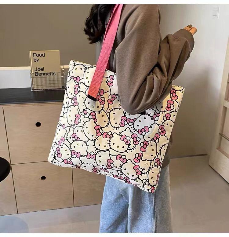 Product Introduction of Túi Vải Bố, Thiết Kế Hello Kitty Dễ Thương, Dành Cho Nữ, Hàng Mới Về Năm 2024, Túi Đeo Vai Hello Kitty Hoạt Hình, Thích Hợp Đi Lại, Túi Tote Đeo Vai 3
