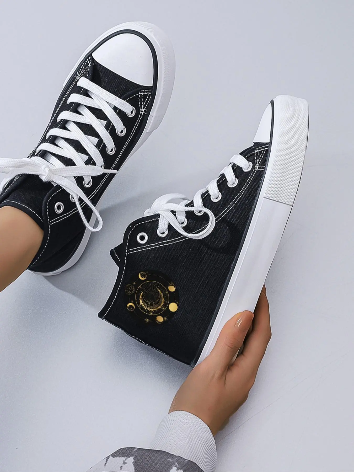 Women's Fashionable Lace Up High Top Sneakers, Casual Comfortable Breathable Sports Shoes, Female All-match Round Toe Shoes for Daily Wear