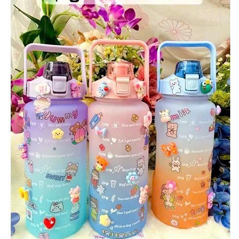 Bình Nước 2L Nhựa Cao Cấp, Có Ống Hút và Vạch Chia Nhắc Giờ dành cho người lười uống nước [Tặng Sticker]  XH71