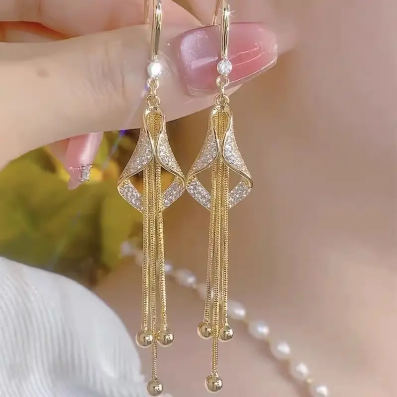 Hoa Tai Viền Dài Kim Cương Họa Tiết Duyên Dáng, Kim Cương Đầy Đủ, Hoa Tai Thanh Lịch