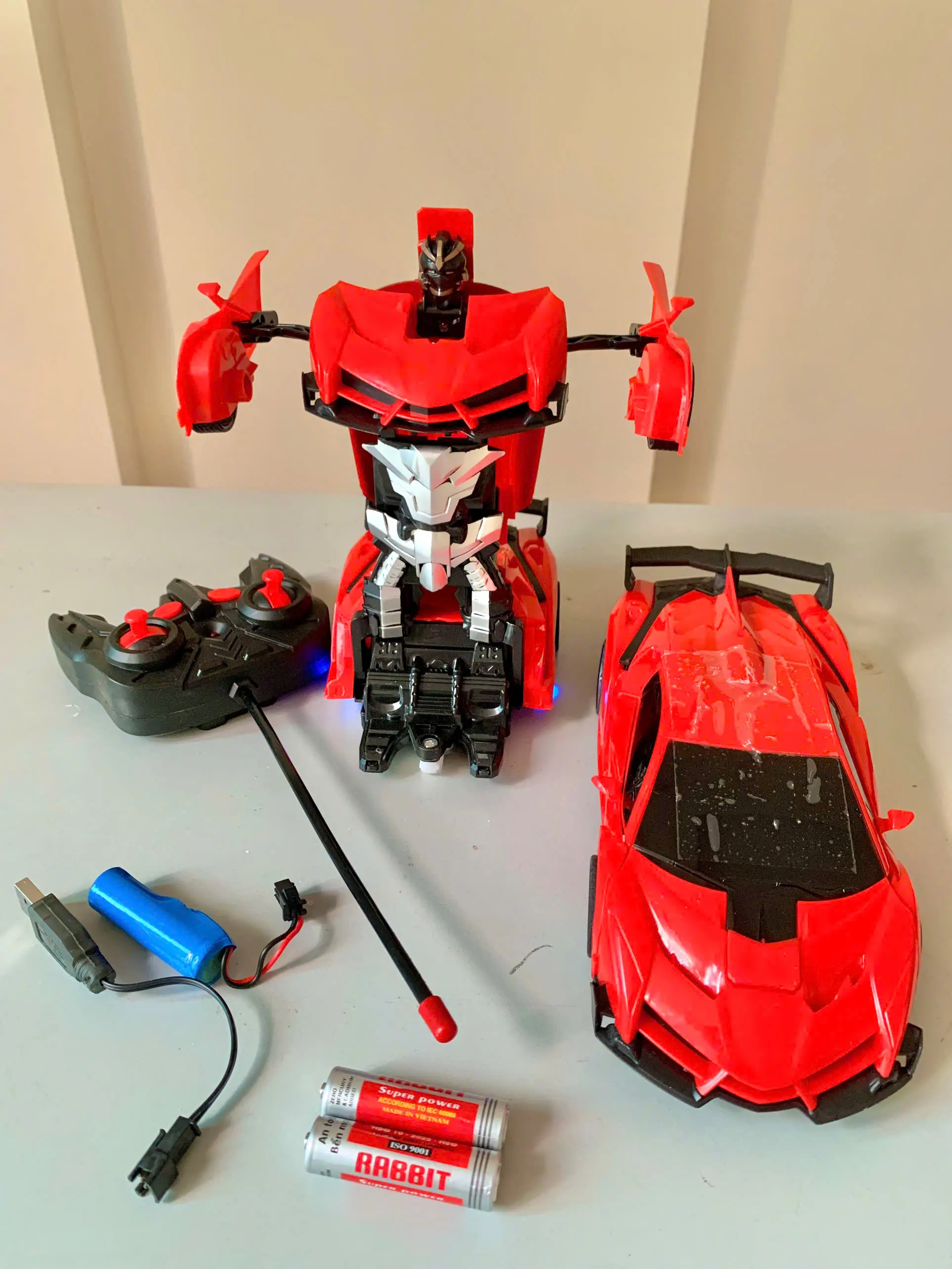 Ô Tô Điều Khiển Biến Hình Robot Sử Dụng Pin Sạc Cho Bé