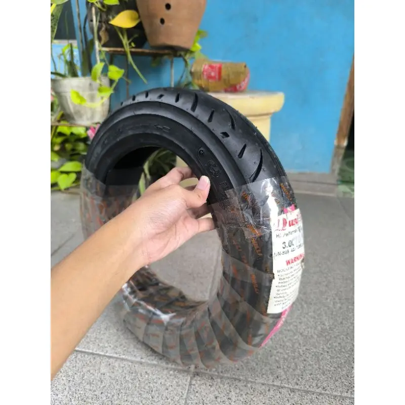 CUCI GUDANG BAN VESPA PTS E-BIKE 300 - 10 TUBELESS 300 RING 10 MERK UNILLI IMPORT TAIWAN BARU STOK LAMA AMAN TIDAK CACAT BAGUS.