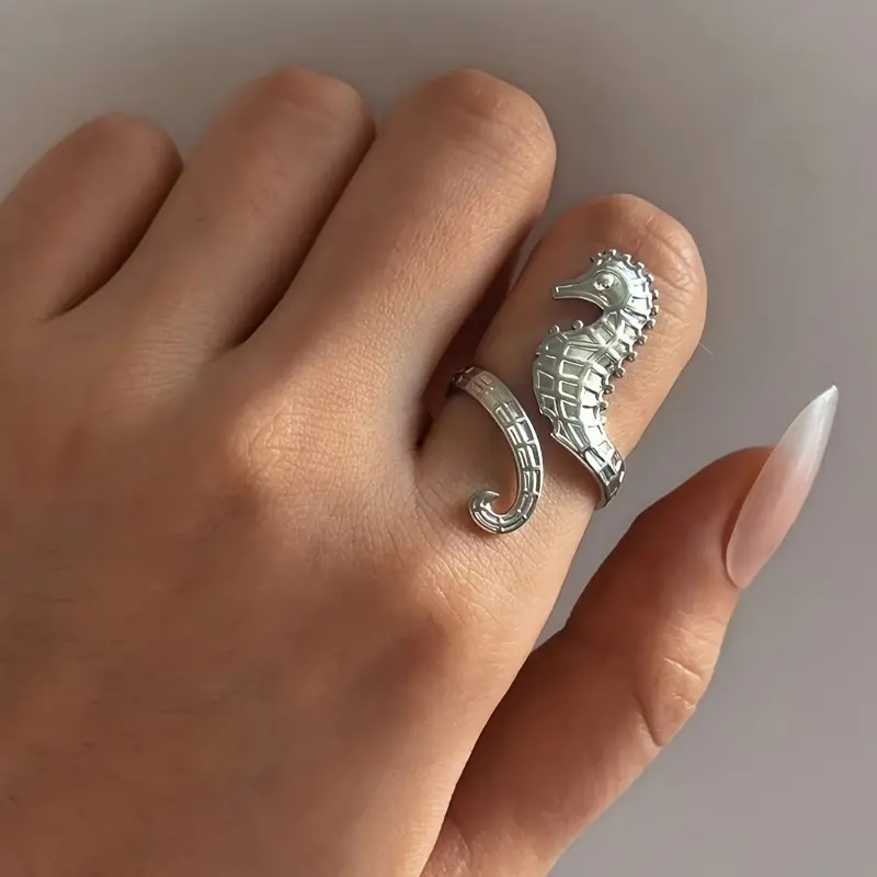 A Minimalist And Playful Seahorse Ring exquisite gift 3