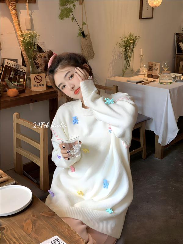 [AK64] Áo len trơn cổ tròn kèm sticker gấu form rộng phong cách ulzzang Hàn Quốc 24Feb.studio