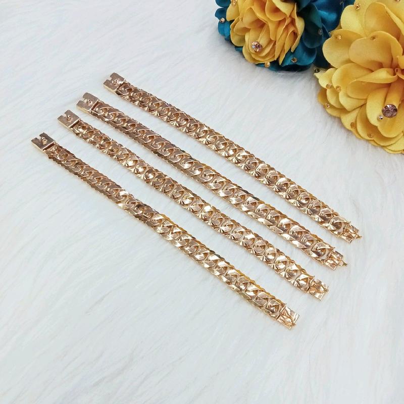 Lắc Tay Khoen Lật Đồng Đỏ Màu Vàng Miền Tây 750 Phụ Kiện