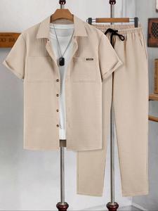 Conjunto de hombre con camisa de frente con botones y pantalones con cintura con cordón sin camiseta interior, corte regular, camisa de manga corta con cuello y pantalones con bolsillos, ropa de verano para hombre