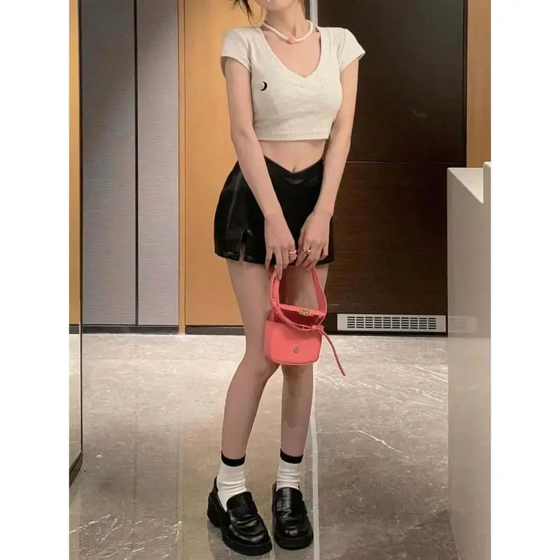 Hàng Mới Về 2024 Áo Thun Croptop Mùa hè ngắn tay thêu chữ, cổ chữ V, hợp xu hướng, Phong Cách gợi cảm Nữ Women 2