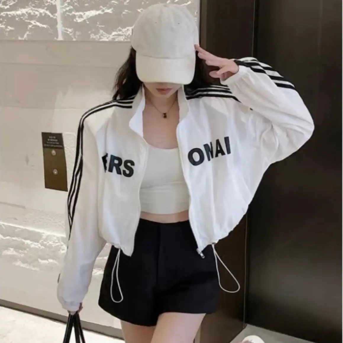 Áo khoác gió in PERSONAL nữ áo khoác dù 2 lớp  dáng lửng dáng crt chống gió chống nước celi c 3 sọc ở tay