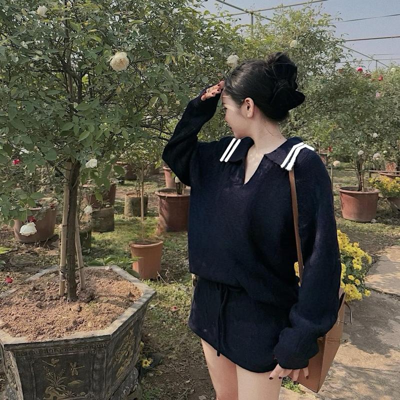 ( CHẤT NỈ 2 DA )   Sét Bộ Nữ áo dài tay cổ đức V chạy sọc phối với chân váy chữ A năng động,cá tính,trẻ trung chất nỉ 2 da dày dặn,ấm áp MS124 Women Top