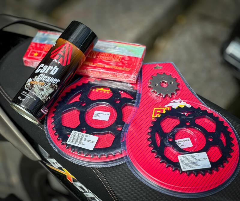  Nhông sên dĩa NSD REDLEO Sirius Jupiter  wave dream- xăng cơ chính hãng. Chất liệu thép C45 siêu cứng bền bĩ chịu ma sát cao 20.000km KHÔNG TẶNG TẨY SÊN Phụ Tùng 