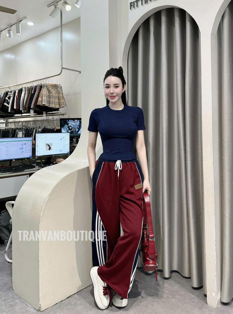 Product Introduction of Bộ Thể thao Nữ .Set Bộ Áo Zip. Mix Quần Umi. Phối Hoạ Tiết Chạy Dây Nổi 2 Màu Hot Trend 8