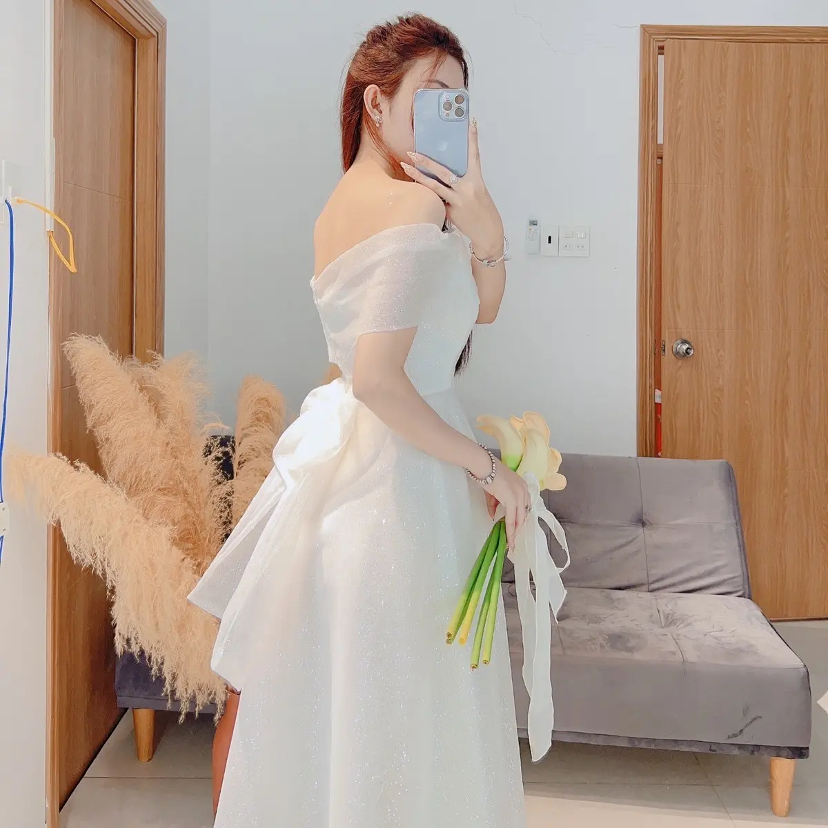 Đầm kim tuyến gắn nơ