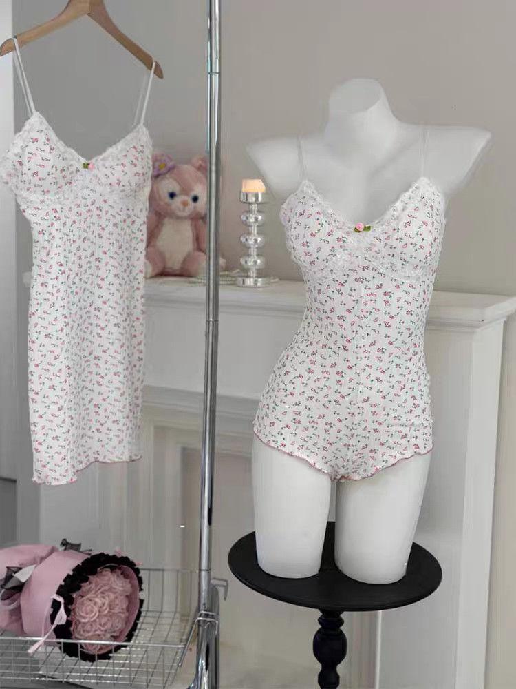 Product Introduction of Sexy Pajamas French Style Sexy Pure Desire Lace V-neck Slim Fit Floral Fresh Waist-cinching Strap Jumpsuit 5