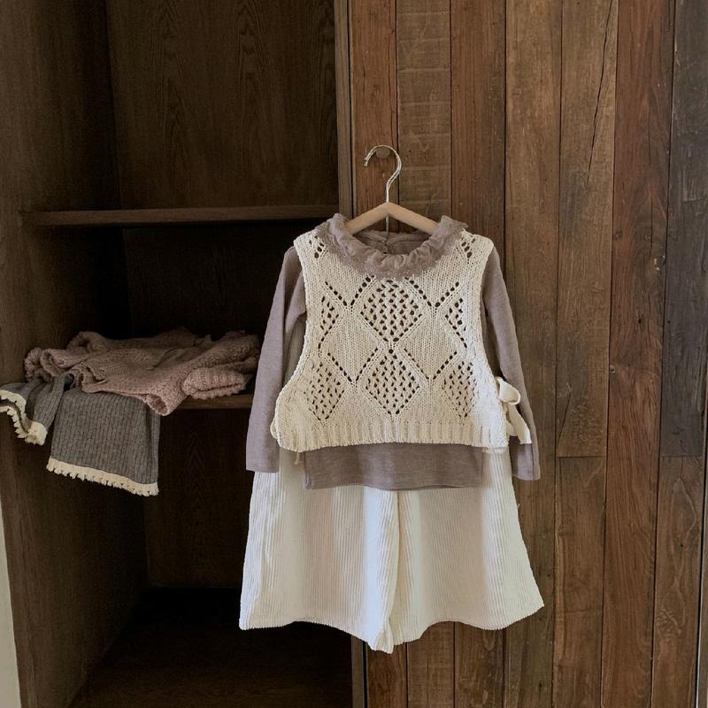  Áo gile len Quần nhung tăm dáng suông rộng màu trắng cho bé gái 