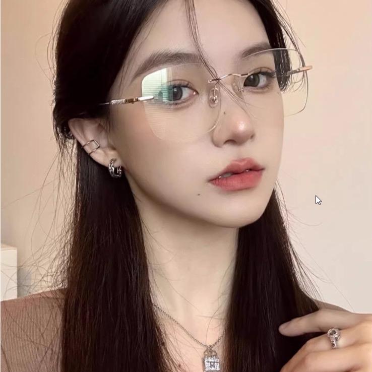 Gọng kính nam nữ không viền đổi màu khi ra nắng chất liệu kim loại gọng phối nhũ sang chảnh cắt độ cận free - Women Mắt Kính