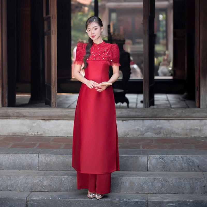 Áo Dài Nữ CCHAT Dáng Ôm Cổ Tàu Vai Bồng Chất Tafta Tặng Kèm Quần 24NDB8004OT