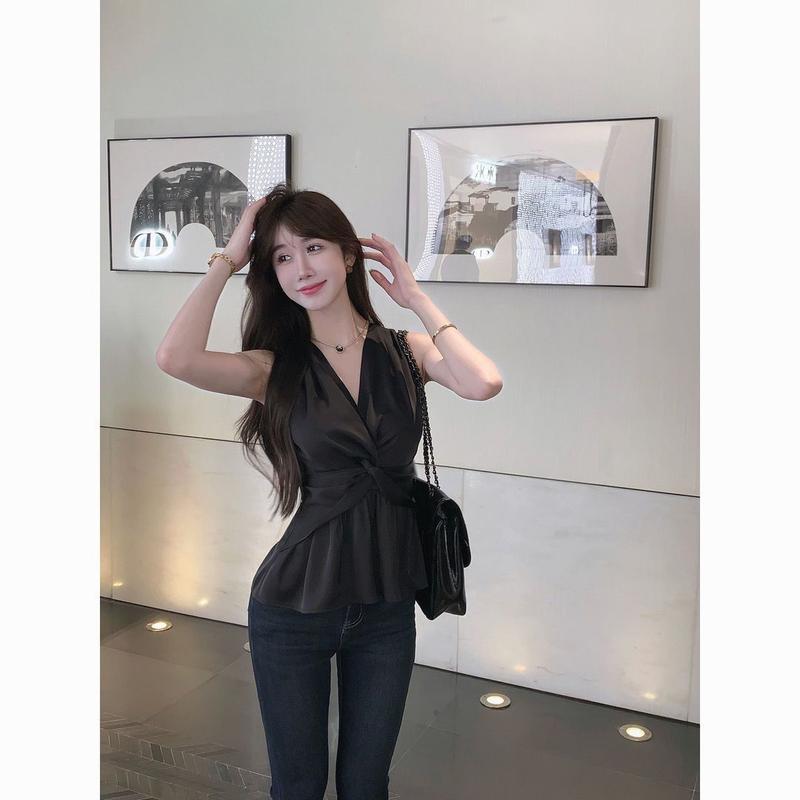 Product Introduction of Áo Vest Không Tay Bó Sát Phong Cách Pháp Ngọt Ngào Và Hợp Xu hướng Thiết Kế Eo Xoắn Xếp Nhún Cổ Chữ V, Dành Cho Nữ, Dễ Thương Và Gợi Cảm, Thích Hợp Cho Mùa Hè, Phong Cách Hợp Xu hướng Và Gợi Cảm Top Women 6